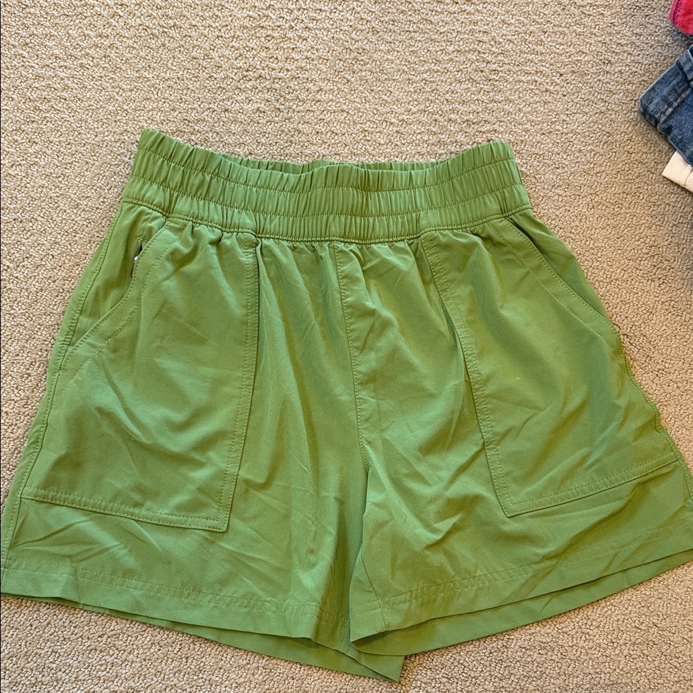 Athleta Sage Green Women's Cargo Shorts
